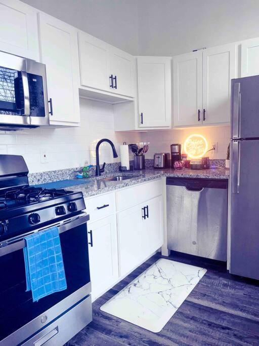 2Br Unit W/ Cinema Room In Nulu Louisville Eksteriør billede